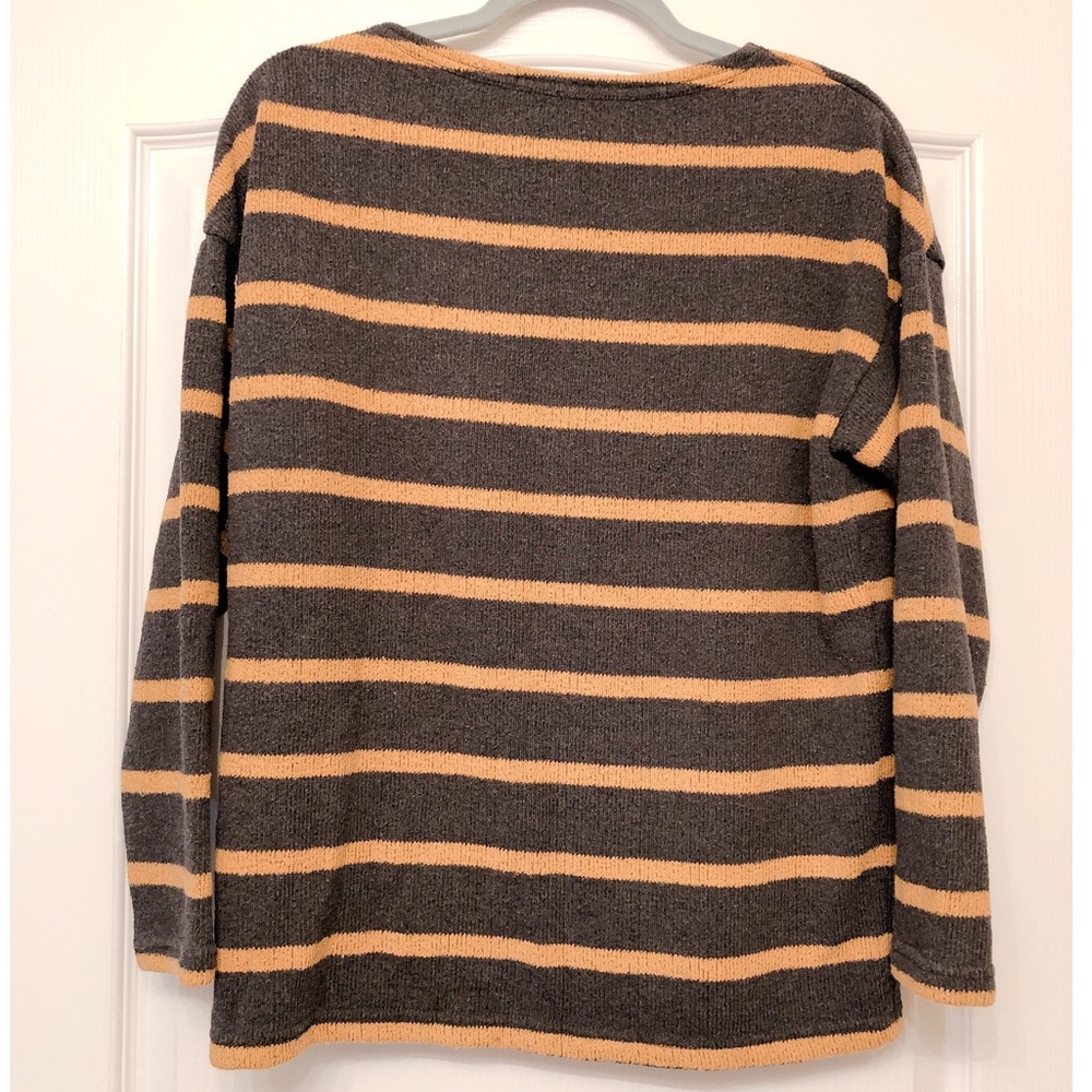 LeShop Sweater - Picture 2 of 3